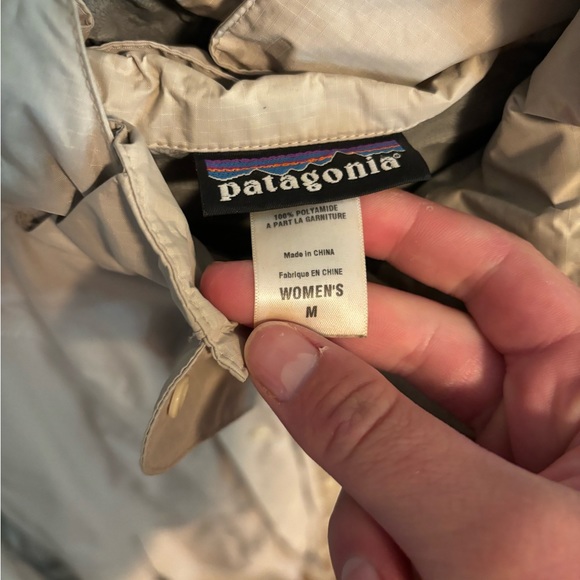 Women’s Patagonia rain jacket/ windbreaker. (Long) - Picture 5 of 7